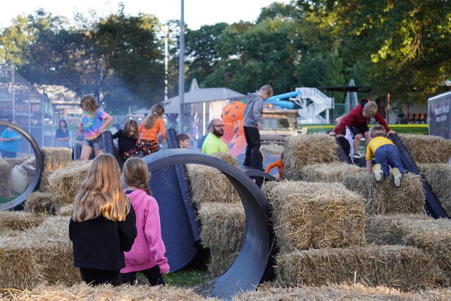 6438449_web1_sm-FallFest3-102821