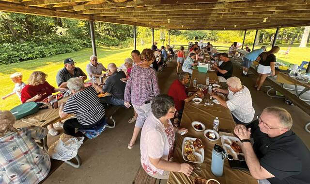 6445663_web1_vep-lo-ScenesLeechChurchPicnic-3-081323