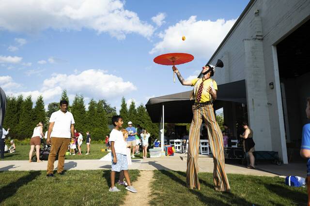 6458762_web1_her-ReadingParty1-081723