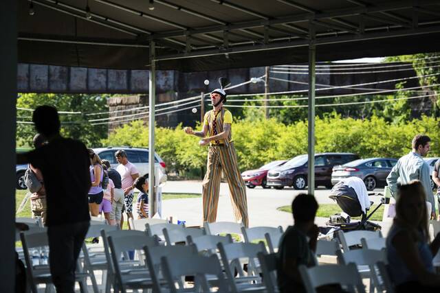 6458762_web1_her-ReadingParty4-081723