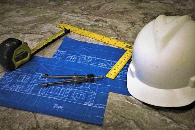 6464572_web1_WEB-contractor-construction