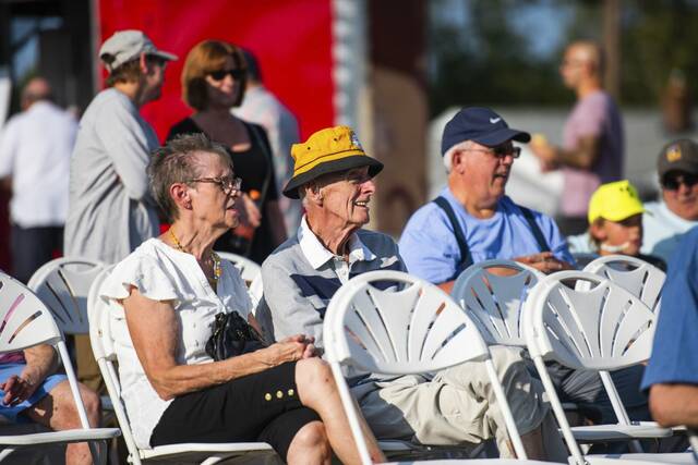 6469540_web1_vnd-lo-friendshipfestival7-081223