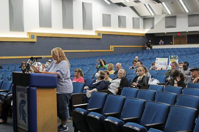 6474771_web1_gtr-Hempfieldmeeting-081523-Cinti-and-audience