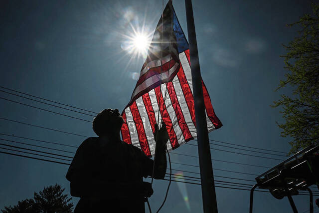 6485232_web1_gtr-lo-HarrCemFlag006-052723