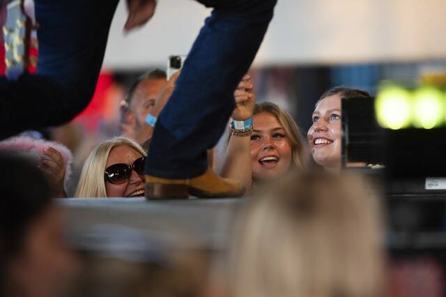 6486573_web1_ptr-LukeBryanConcert4-082023