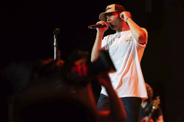 6486573_web1_ptr-LukeBryanConcert5-082023