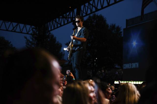 6486573_web1_ptr-LukeBryanConcert7-082023