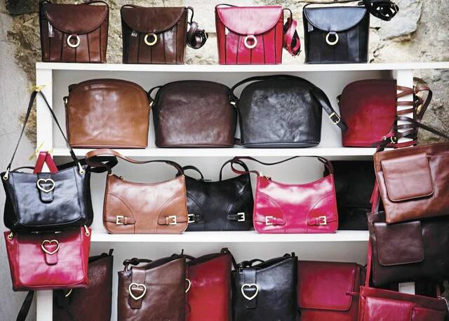 6489812_web1_Purses