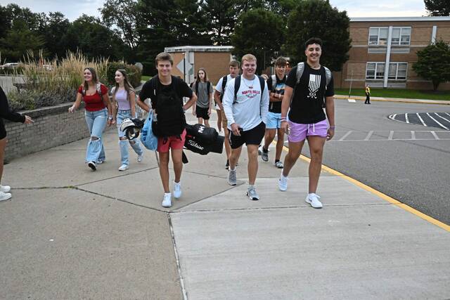 6504248_web1_nhj-NorthHillsHS1stDay-083123