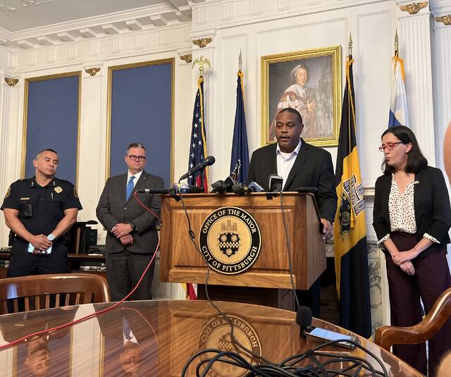 6508603_web1_gainey-presser