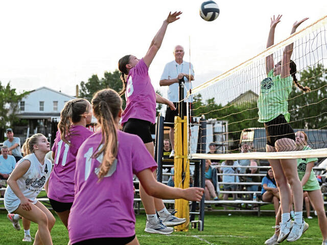 Under clear skies, Kiski Area defeats Norwin in Pack the Park volleyball match