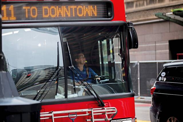 6522583_web1_ptr-MorningCommuters-072723-5