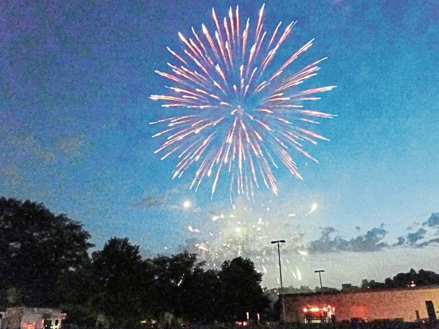 6527101_web1_CDfireworks