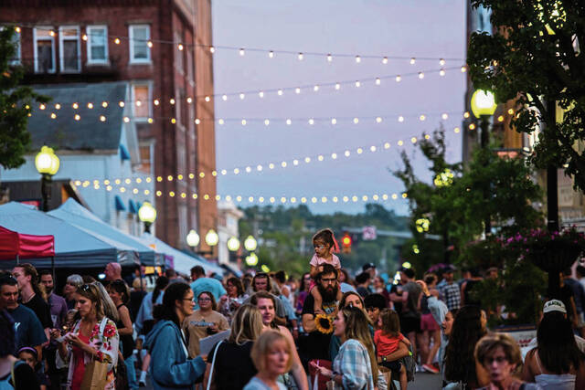 6530417_web1_gtr-NightMarket1-090123