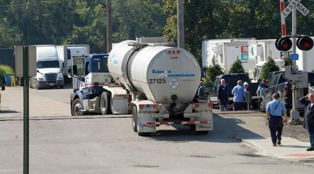 6544941_web1_vnd-lo-SpringStuckTruck-090723