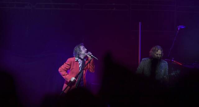 6545999_web1_PTR-BlackCrowes1-090723
