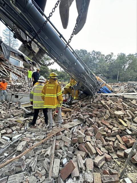 6547038_web1_ptr-ConstructionWorkerRescued3-090723
