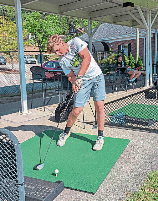 Gateway golfers show early improvement in quest for playoff berth