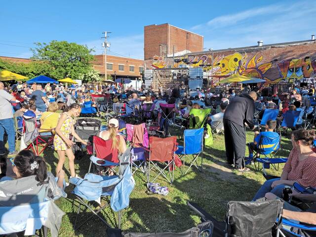 6553201_web1_vep-fridaysonfifth-060423