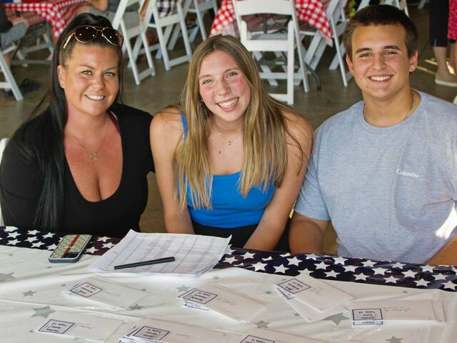 6562945_web1_vnd-911fundraiserharmar-091323-13