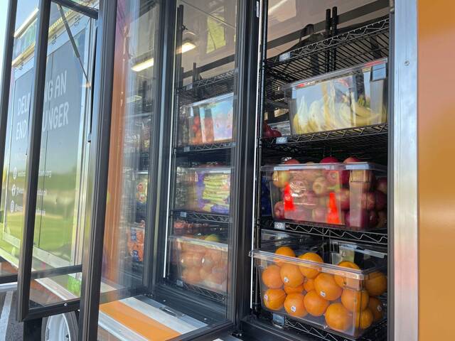 6570330_web1_gtr-MobileMarket-05