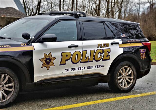 6574610_web1_WEB-Plum-police-vehicle