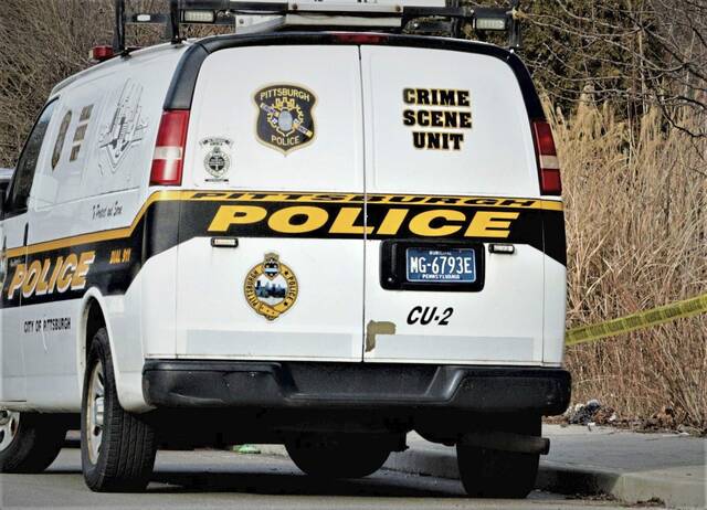 6584197_web1_WEB-pittsburgh-police-crime-scene-van
