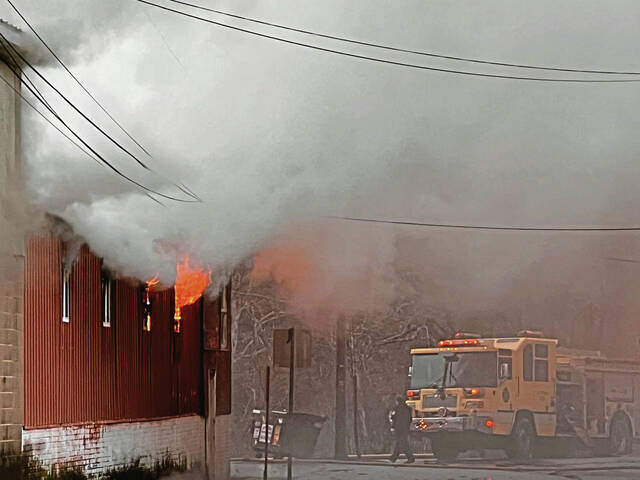 6595993_web1_vnd-lburgfire2-040123-jpg