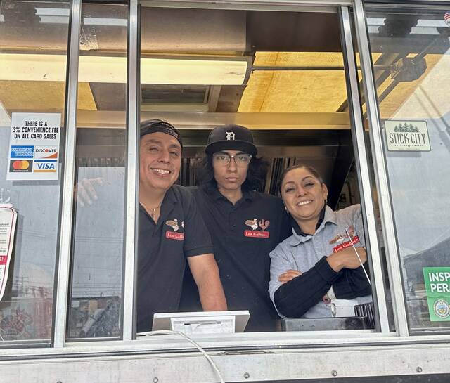 6598703_web1_vnd-HighlandsRotaryFoodTrucks-0922423--4-