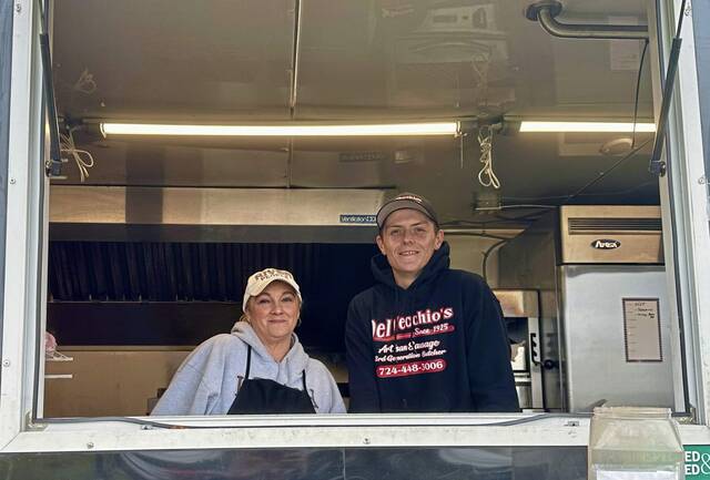 6598703_web1_vnd-HighlandsRotaryFoodTrucks-0922423--6-