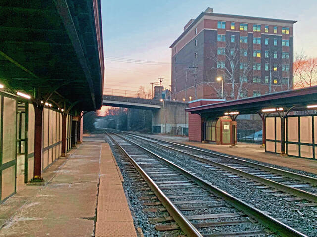 6603163_web1_gtr-eg-TrainStations-122922
