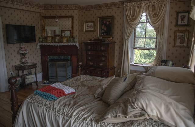 6302637_web1_gtr-LarimerMansion7-001