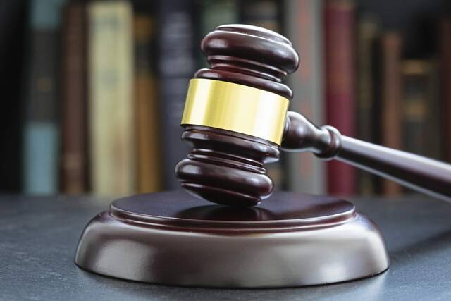 6640018_web1_gavel-stock-3