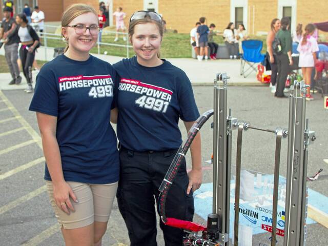 6644365_web1_sig-homecomingcarnival-102623-14