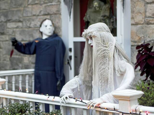 6647336_web1_bp-halloweenyard-102623-5