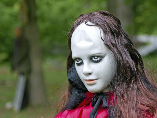 6647336_web1_bp-halloweenyard-102623-7