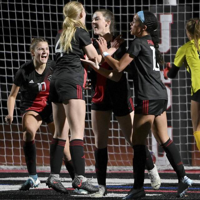 High school roundup for Oct. 11, 2023: Upper St. Clair tops Peters Township in battle for 1st place