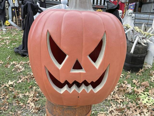 6657070_web1_asphalloween3