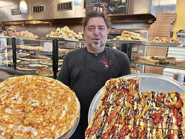 6658834_web1_vep-lo-scenespizza-102223-8