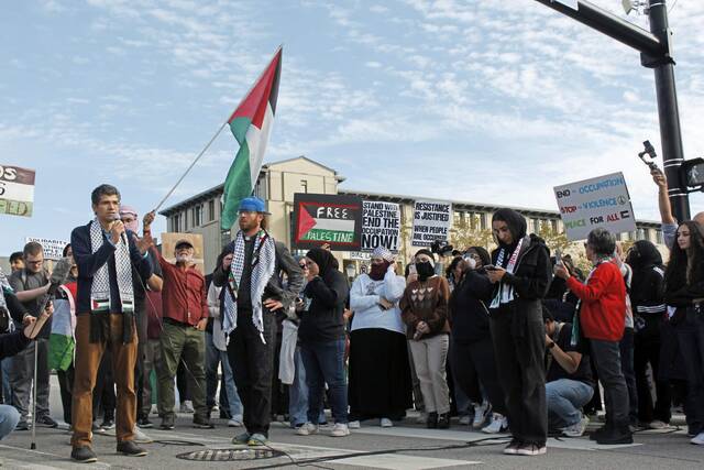 6663974_web1_ptr-PalestineprotestJM4-101423