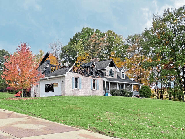6686437_web1_gtr-MountManorFire02-102123