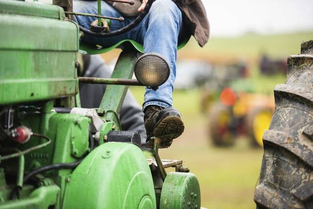 6688831_web1_vnd-tractorpull10-102223