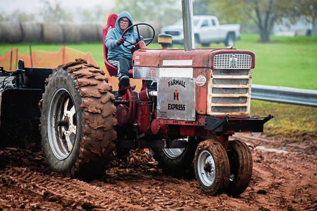 6688831_web1_vnd-tractorpull12-102223