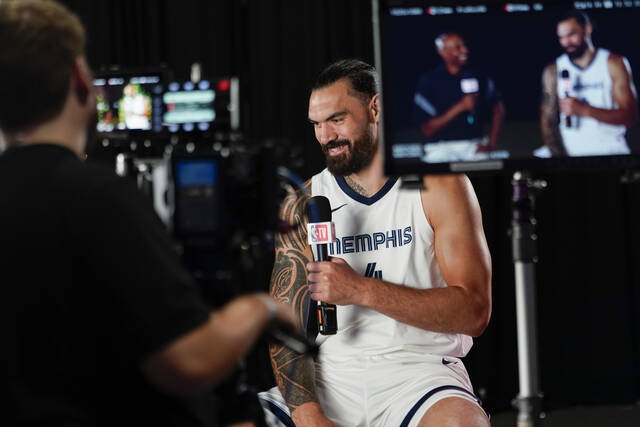 NBA: Grizzlies' Adams out for season with knee injury