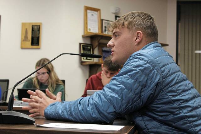 6694318_web1_gtr-HempfieldMeeting1-102423