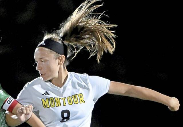 Montour knocks off unbeaten Plum to earn spot in WPIAL semifinals