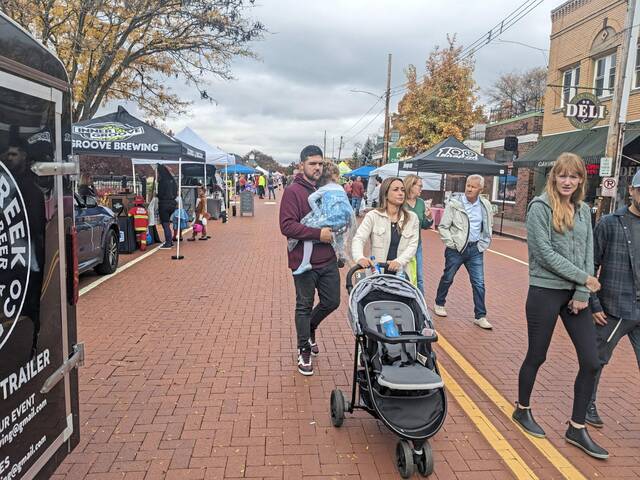 6712931_web1_vnd-OakmontFallFest--11--102923.png