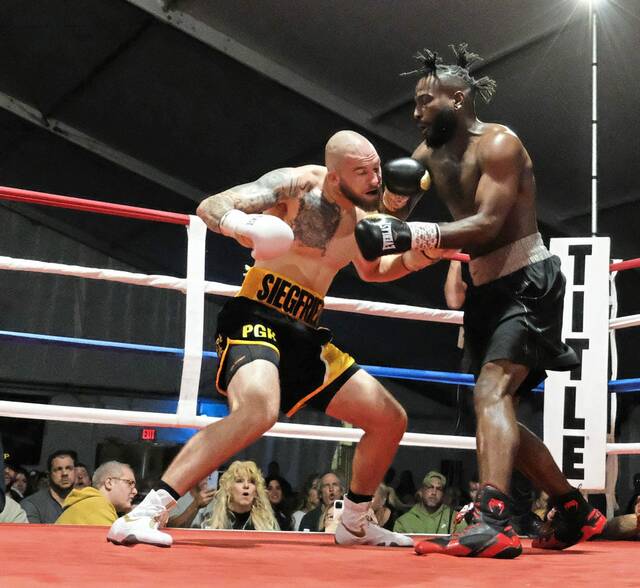6720886_web1_ptr-FallFisticuffs02-110123