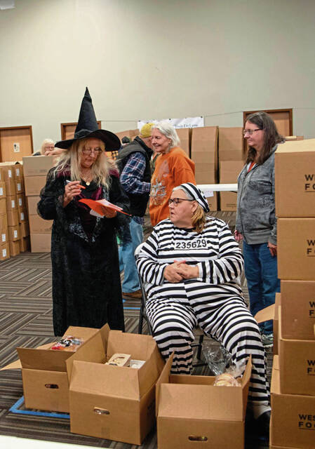 6717760_web1_gtr-FoodBank11-110123