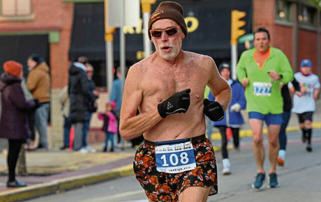 6718889_web1_gtr-GbgTurkeyTrot107-112522